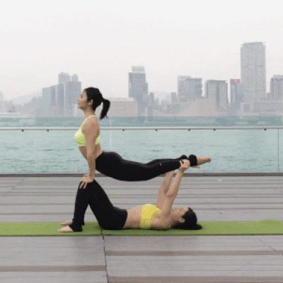 00后丰满翘臀美女，瑜伽鼓包大户型(图1)